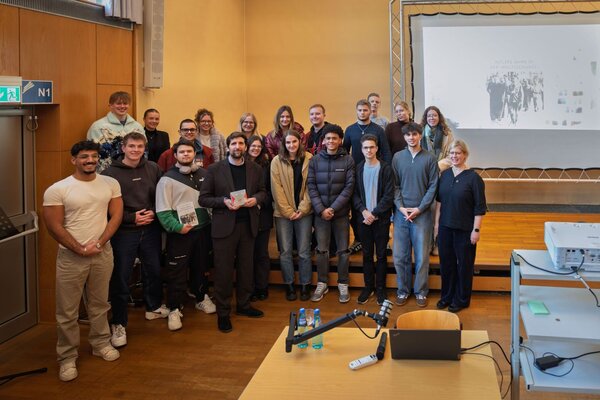 Bild vergr&ouml;&szlig;ern: BG Lesung Felix Bohr