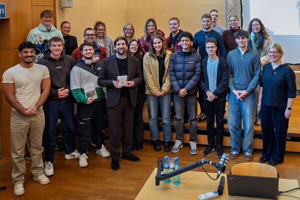 Bild vergr&ouml;&szlig;ern: BG Lesung Felix Bohr