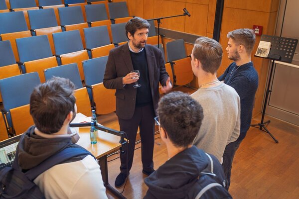 Bild vergr&ouml;&szlig;ern: BG Lesung Felix Bohr