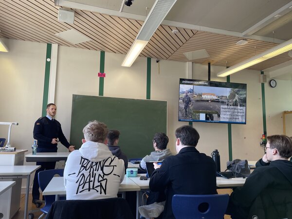 Bild vergr&ouml;&szlig;ern: BG Besuch Jugendoffizier 2026_2