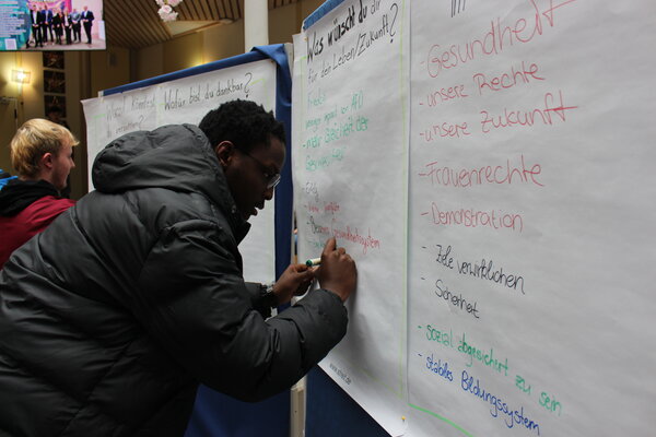 Bild vergr&ouml;&szlig;ern: BG Politisches Wohnzimmer 3