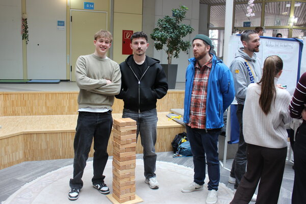 Bild vergr&ouml;&szlig;ern: BG Politisches Wohnzimmer 4