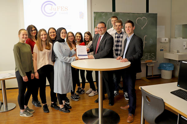 Bild vergr&ouml;&szlig;ern: JuFes_Gesch�ftsbericht_2019