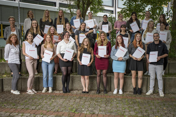 Bild vergr&ouml;&szlig;ern: FSSP Absolventen BP 2021