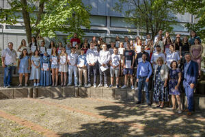 Bild vergr&ouml;&szlig;ern: 2BFS Verabschiedung alle